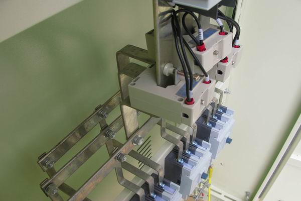 向阳配电柜-应急照明配电柜使用对工作人员的具